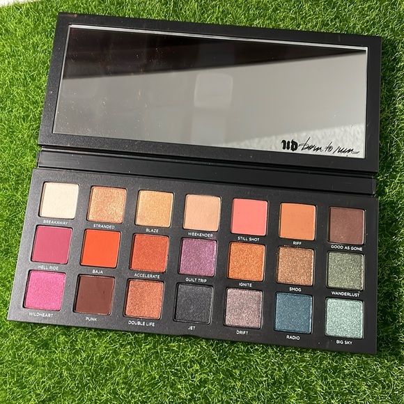 🆕 Urban Decay Born to Run Palette - Picture 3 of 5